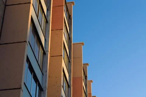 The facade of the panel house is illuminated by the sun at sunset Stock-Fotos
