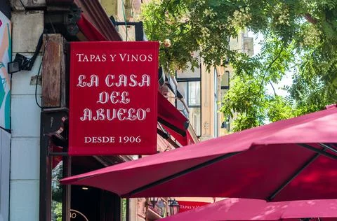 Facade of the restaurant "La Casa del Abuelo" in Madrid, Spain Stock Photos