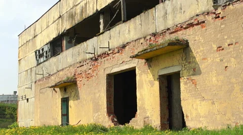 Facade of the ruined building Video stock 57323104