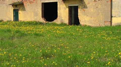 Facade of the ruined building Video stock 57323169