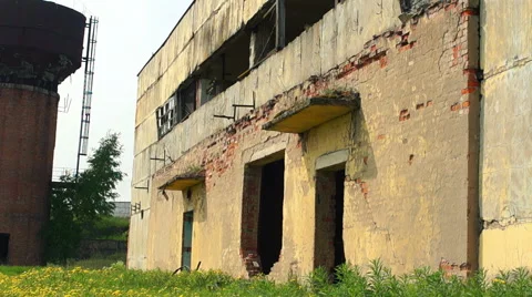 Facade of the ruined building Video stock 57323239