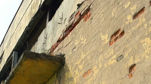 Facade of the ruined building Video stock 57323343