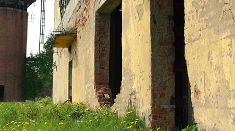 Facade of the ruined building Video stock 57323370