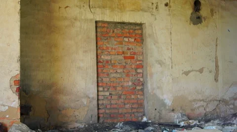 Facade of the ruined building Video stock 57323432