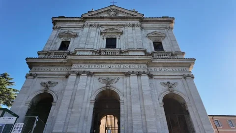 The facade of San Gregorio al Celio in Rome, Italy Vidéo 321714888