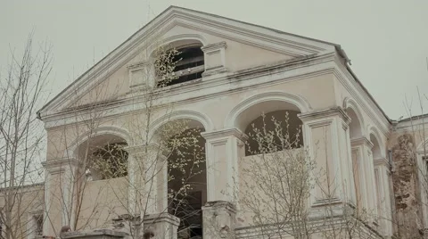 Facade with the staircase of the old dilapidated estates of the Russian nobility 스톡 동영상 63321606
