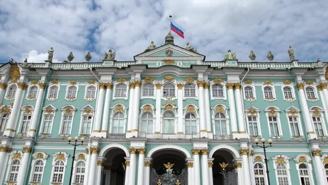Facade of the State Hermitage in the summer day Vídeo Stock 84158104