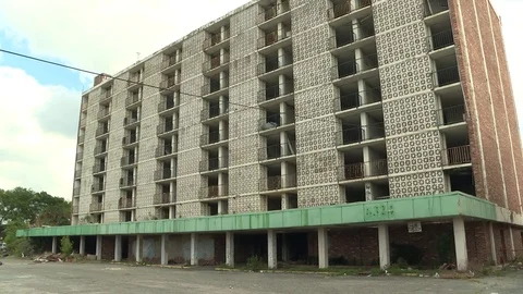 Façade of storeyed abandoned building 動画素材 84508975