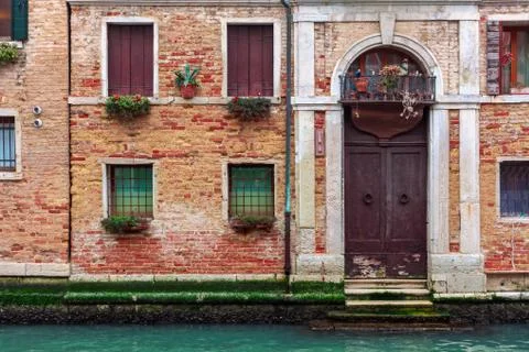 Facade of typical brick building in Venice, Italy. Foto stock