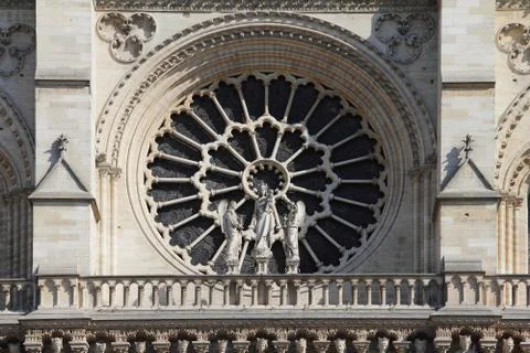 Facade window of Notre Dame de Paris Foto stock