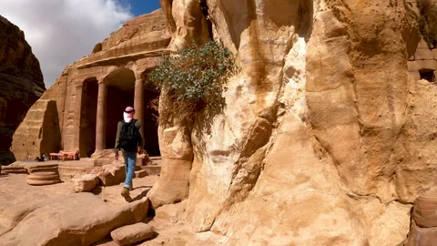 Facades Avenue between the ancient mountains of Petra. Stock Footage 144076253