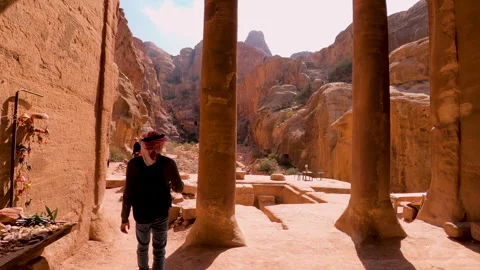 Facades Avenue between the ancient mountains of Petra. Stock Footage 144076555