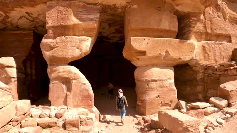 Facades Avenue between the ancient mountains of Petra. Stock Footage 144077447