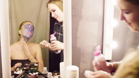 Face art. Model talking with make-up artist Video stock 83911815