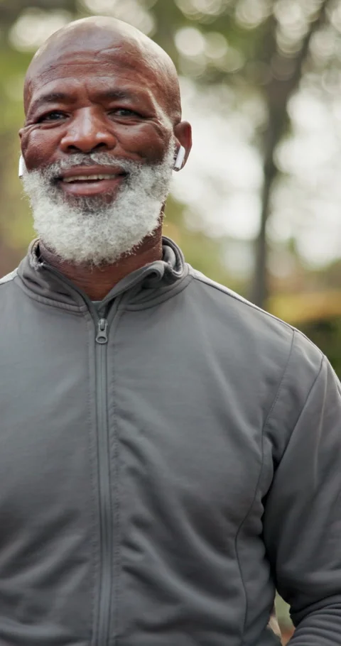 Face, black man and smart watch in park for fitness, progress and heart rate Stockbeeldmateriaal 340966899