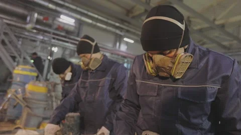 The face of the builder in the mask. The face of the builder in a protective 库存影片 160171166