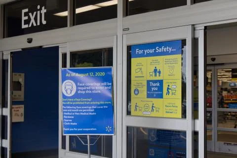 "Face coverings will be required to enter and shop this store" due to Covid-19 Stock Photos