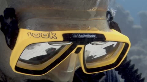 Face of diver with mask close-up during underwater diving. Video stock 232977335