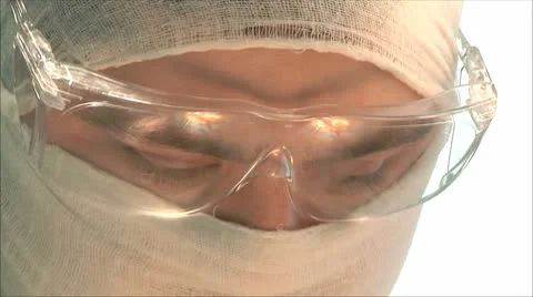 Face a doctor during surgery 3 Video stock 10579704