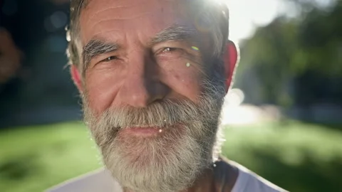 Face Of Gray Haired Man With Beard. He Is In The Park. He Smiles. Stockbeeldmateriaal 157500501