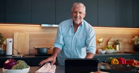 Face, kitchen or senior man on tablet for recipe method, dinner tutorial or Vídeo Stock 301312807