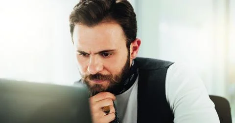 Face, laptop and problem solving with business man in office for administration Foto stock