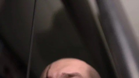 The face of the man who is engaged in the simulator Vídeo Stock 85213984