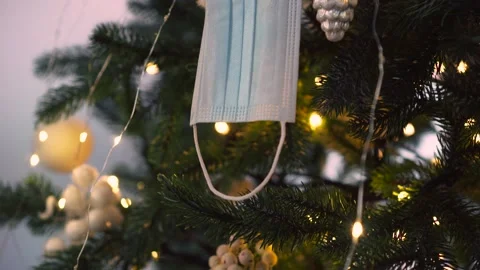 Face mask on the Christmas tree. Stock-Footage 144259232