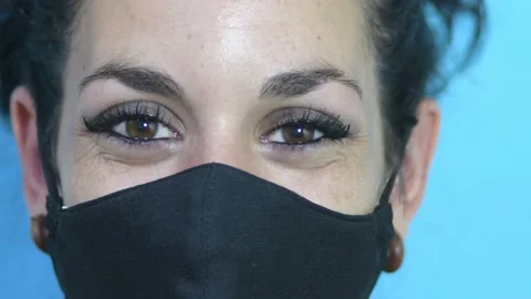 Face mask Stockbeeldmateriaal 143643519