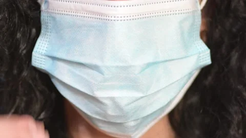 Face mask Stockbeeldmateriaal 143643538