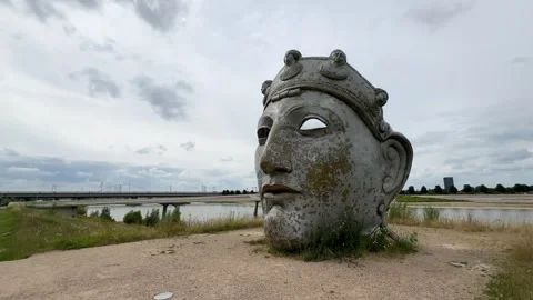 The Face of Nijmegen statue Stock-Footage 283366911