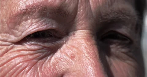The face of an old man. Aged skin with wrinkles. Eyes and a wise look. Stock Footage 274891571