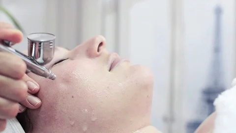 Face oxygen treatment Stock Footage 106555052