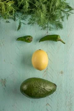 Face shape made with fresh vegetables on a wooden table Foto stock