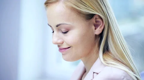 Face smiling woman calling on smartphone Stock Footage