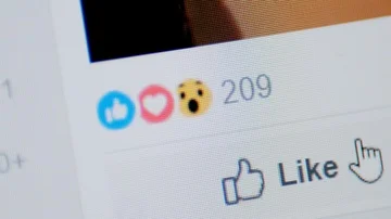 Facebook thumb, like Vídeo Stock 86078081