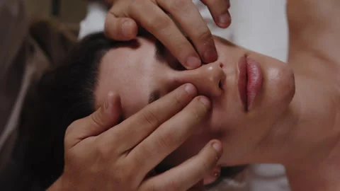 Facial massage for man in spa setting Vídeos de archivo 311162987