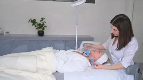 Facial skin rejuvenation using microcurrent therapy in a modern cosmetology Video stock 241004064