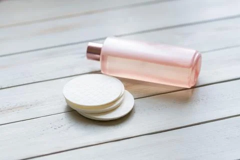 Facial toner on the surface Foto stock
