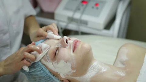 Facials at beauty salon Stock Footage 71945968