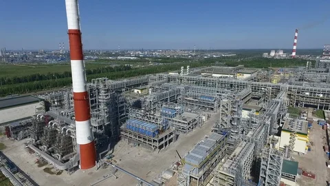 Facilities of petroleum processing plant, aerial view Video stock 124622844