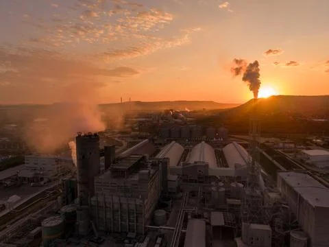 Factory and skyline view at sunset with smoke in the background Foto stock