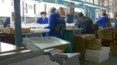 Factory assembly line assembly of electric heaters by hand. Video stock 277339527