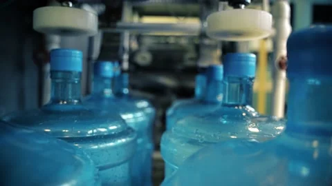 Factory Automatically Check The Integrity Of Plastic Bottles Or Gallons 库存影片 149603317