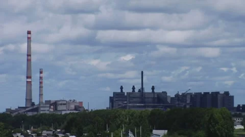 Factory buildings against the background of clouds Vídeos de archivo 7730324