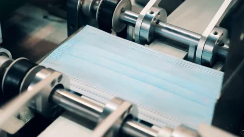 Factory conveyor is distributing face masks. Medical protective masks production Vídeo Stock 142227097
