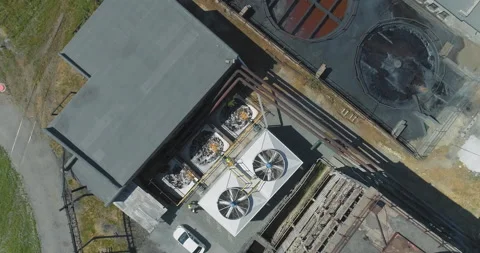 Factory cooling system. Wet type cooling tower. Cooling tower at the factory Vidéo 166591752