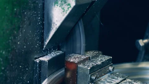 Factory cutting machine is processing a metal rim Vídeo Stock 147018618