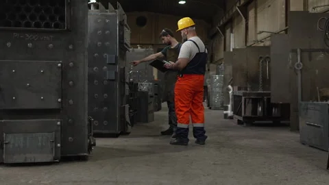 Factory engineer and supervisor discussing industrial machinery Video stock 334723009