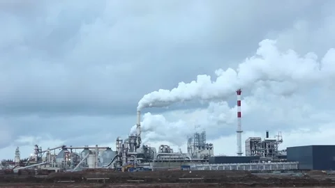 Factory with few smoking pipes Vídeos de archivo 123728264